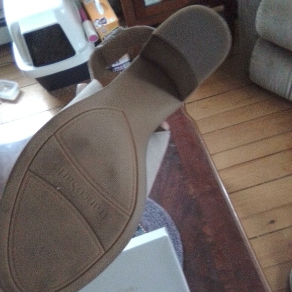 Franko Sarto size 6 1/2 size tan suede with leather inside barely worn. - Picture 3 of 4